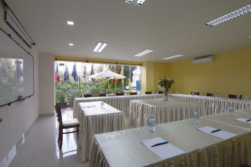 Eman Bkk Hotel Phnom Penh Exterior foto