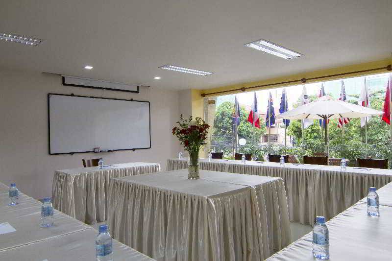 Eman Bkk Hotel Phnom Penh Exterior foto
