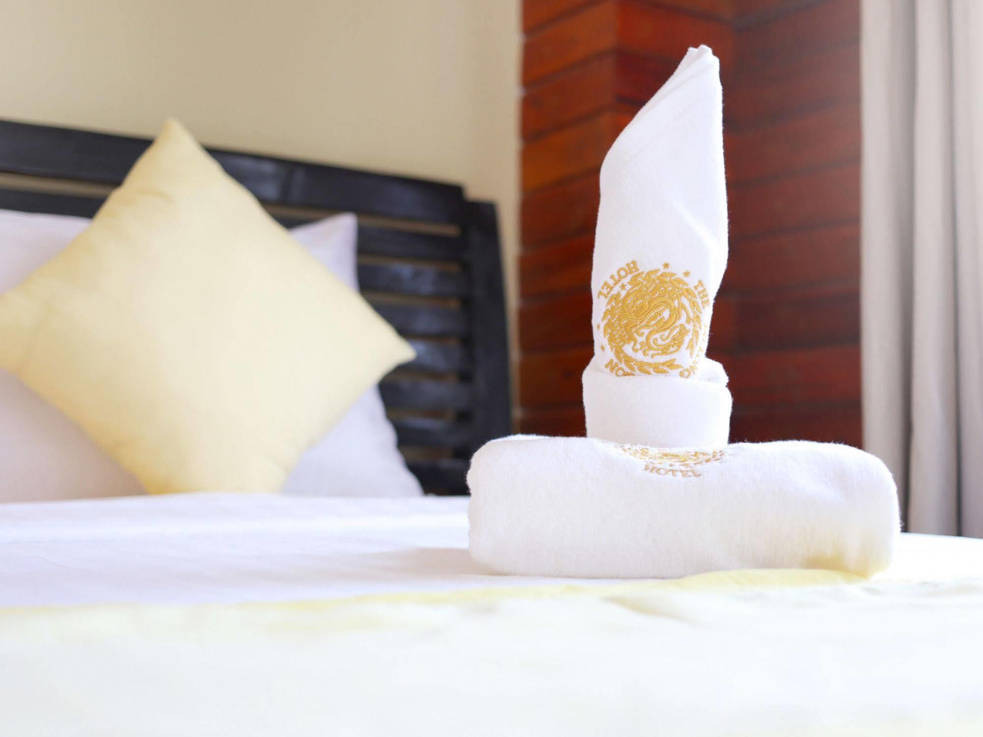 Eman Bkk Hotel Phnom Penh Exterior foto